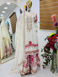 Trajes elegantes Vichitra de seda estilo Bollywood Sharara con bordado tradicional para fiestas de boda - Product Image 4