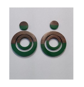 Bijoux de luxe pour femmes, boucles d'oreilles en bois et résine, fabrication artisanale, bijoux de mode de haute qualité, boucles d'oreilles de bonne qualité, prix de gros - Product Image 1