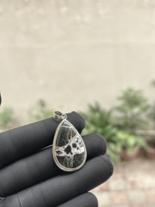 Pendentif en argent sterling de luxe fait main, personnalisable, naturel et impressionnant, avec turquoise buffle, forme de poire, cabochons, pierres précieuses, bagues - Product Image 3