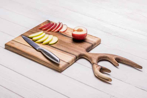 เขียงไม้คุณภาพพรีเมียม 100% พร้อมด้ามจับโลหะ ใช้กับเครื่องล้างจานได้ เหมาะสำหรับใช้ในครัว - Product Image 3