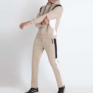 Survêtement d'hiver pour homme de haute qualité, à capuche, en polaire, streetwear, tissu doux et confortable, design deux pièces, logo personnalisé, pour la salle de sport et la course à pied - Product Image 4