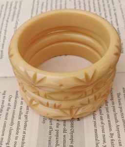 Conjunto de brazaletes bohemios de resina acrílica para mujeres y niñas, 4 piezas de brazaletes, ideales para ropa informal y formal - Product Image 3