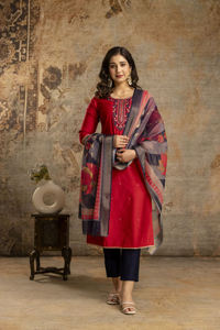 Ensemble Kurti élégant pour femmes, nouveau design, imprimé numérique, pantalon Kurta avec dupatta en Chanderi, Kurti brodé de zari - Product Image 6