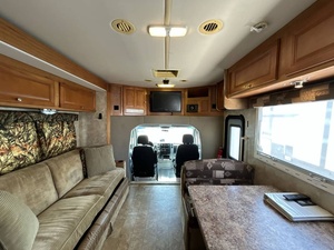 Vendedor Verificado de G-u-l-f S-t-r-e-a-m C-o-n-q-u-e-s-t Y-e-l-l-o-w-s-t-o-n-e Cruiser 52321 Amarillo Usado del 2009, Listo para Viajar - Product Image 4