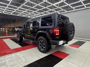 Clean 2023 Jeep Wrangler Rubicon 4XE 2,0 Turbo Hybrid Usado Opciones completas Caja de cambios automática Luz Interior Cámara trasera ACC Cruise - Product Image 2