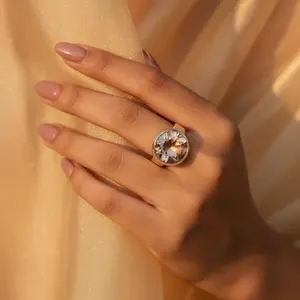 Anillo de Moda de Plata 925 Chapado en Oro Rosa con Moissanita para Mujer - Product Image 2