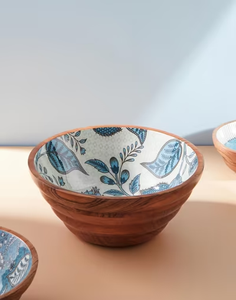 Bol rond en bois naturel fait à la main écologique et personnalisé avec intérieur imprimé pour collations salades et décor de table de fête - Product Image 6