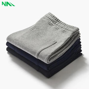 Vente en gros de shorts pour hommes de couleur noire solide 100% polyester vêtements de rue respirant Offre Spéciale taille élastique logo personnalisé - Product Image 5