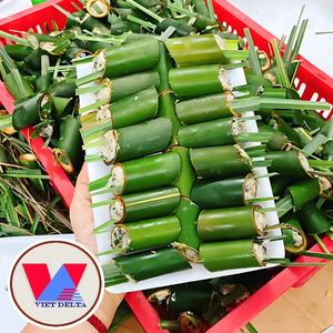 Rollos de Bambú al Vapor con Relleno a Base de Plantas, Comida Vegetariana Asiática Auténtica - Product Image 2
