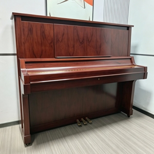 Piano droit Yamaha W101 en acajou d'occasion, brun, acoustique, professionnel, 88 touches, instrument d'occasion - Product Image 2