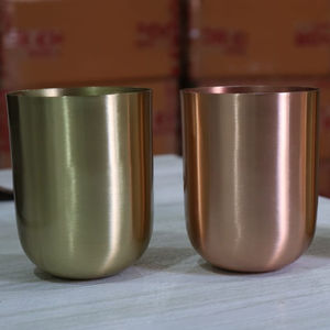 ขายส่งเชิงเทียนและโถทองแดงหรูหราแบบกำหนดเอง พร้อมโลโก้แบบกำหนดเอง ผิวขัดเงา เป็นมิตรกับสิ่งแวดล้อม สำหรับงานดีวาลี รับออเดอร์จำนวนมาก - Product Image 4