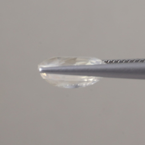 พลอยไพลินสีเหลืองธรรมชาติ รูปไข่ ขนาด 12x9 มม. น้ำหนัก 5.46 กะรัต ได้รับการรับรองจาก IGI สำหรับทำเครื่องประดับ ขัดเงา/เคลือบน้ำมัน 100% ด้วยแว็กซ์/น้ำมันจากธรรมชาติ - Product Image 2