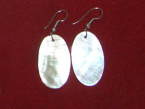 Pendientes de Concha Marina de Acero Inoxidable, Joyería de Concha Marina, Pendientes Ovalados Blancos de Concha Marina con Aro de Acero Inoxidable o Metal - Product Image 3