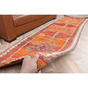 Alfombra Vintage de 2.8x9.8 pies, Alfombra Turca con Estampado Animal en Color Naranja - Product Image 2