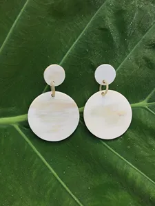 Pendientes Artesanales de Cuerno de Búfalo Antiguos, Diseño de Amor Blanco, Estilo Náutico, Joyería Animal, Materiales Naturales, Año Nuevo - Product Image 3