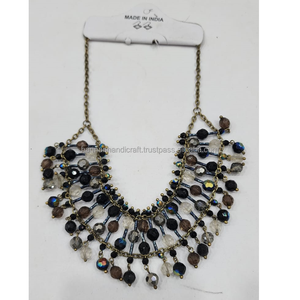 Collier en résine pour femmes à la mode avec chaîne classique en boîte pour mariage, fête, fiançailles ou cadeau - Product Image 1