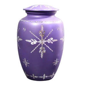 Belle feuille Design autocollant fini urnes de crémation vente chaude bas prix métal urnes funéraires fournisseur inde - Product Image 4