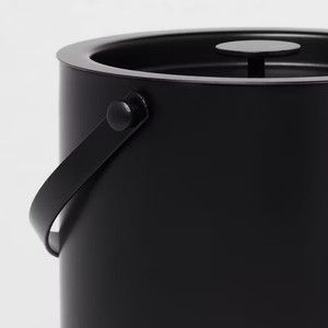 Seau à glace en acier inoxydable noir mat avec poignée, couvercle et pinces, design moderne et isolé pour un bar à domicile élégant et des réceptions - Product Image 3