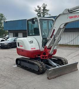 ENVÍO GRATUITO: Miniexcavadora TAKEUCHI T138FR, Motor Diésel de 27 HP, 674H, Cabina Cerrada con Aire Acondicionado, Aprobación EPA y CE, Sistema Hidráulico Auxiliar PLC - Product Image 6