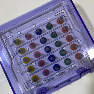 Kit quirúrgico de implante dental con certificado CE, 25 piezas, con fuente de alimentación manual, taladros cónicos de acero inoxidable, venta al por mayor - Product Image 3