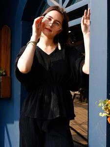 คอลเลกชันเสื้อผ้าชาติพันธุ์อินเดียสําหรับผู้หญิง เสื้อชั้นในกางเกงเรยอนหนัก ชุดโคอิร์ด พิมพ์ฟอยล์สีทอง ผู้ผลิตจากซูราธ - Product Image 4