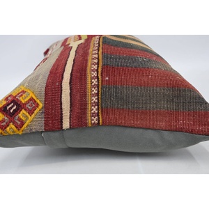 Coussin de Bohème Multicolore en Laine Kantha 16x24 Coussin Décoratif Patchwork Tissé à Imprimé Floral Brodé Vintage 18x18 Pouces - Product Image 5