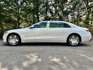 Maybach S580 4Matic Sedán 2022 ~7,300 Millas, Motor V8 Biturbo, Tracción en las Cuatro Ruedas, Equipamiento de Alta Gama, Mayormente sin Modificaciones - Product Image 4
