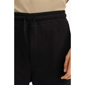 กางเกงขาสั้นลำลองสไตล์สตรีท ทรงหลวม เอวกลาง ระบายอากาศได้ดี กางเกงเบอร์มิวดาสำหรับเล่นกีฬา พิมพ์ลายโลโก้แบบพัฟฟ์ ไซส์ XXS - Product Image 3