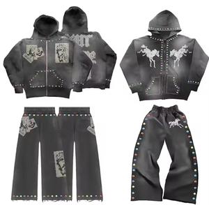 Survêtement d'hiver pour homme en coton 100% personnalisable, imprimé DTG avec strass, respirant, léger, écologique, sans couture - Product Image 1