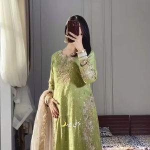 Mode indienne : Nouveau design, ensemble haut et palazzo pour soirée, orné de broderies de sequins et de perles faites à la main, avec dupatta en tulle papillon - Product Image 1