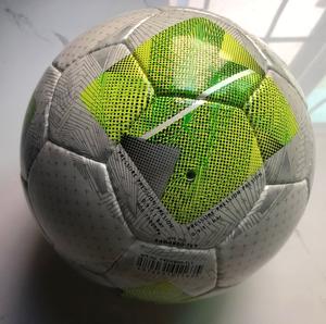 Balón de Fútbol Sala Cosido a Mano, Tamaño 4, Balón de Fútbol de PU Duradero para Entrenamiento y Partidos de Equipo, Balón de Fútbol Sala de Alta Calidad Hecho en Pakistán - Product Image 2