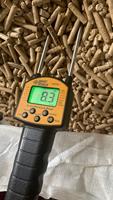 Granulés de bois de pin très demandés, diamètre 6 mm, densité 600-800 kg/m³, longueur 10-40 mm, humidité 4 %, teneur en cendres 0,3 %
