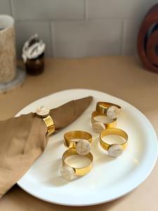 แหวนใส่ผ้าเช็ดปากสีดำทำจากทองเหลืองและเรซิ่น สำหรับตกแต่งโต๊ะที่บ้าน โรงแรม ร้านอาหาร แหวนใส่ผ้าเช็ดปากลายดอกไม้ - Product Image 5