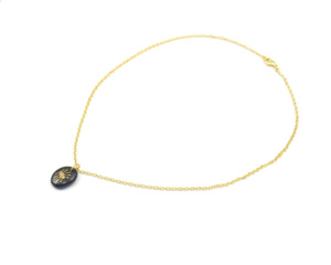 Hermosa piedra preciosa de ónix negro con colgante de collar de cadena de moda de forma ovalada hecha a mano chapada en oro de 18 quilates - Product Image 2
