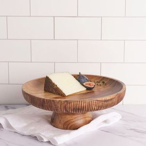 Soporte para tartas de madera con acabado natural y detalles de diseño antiguo para bodas y fiestas elegantes - Product Image 5