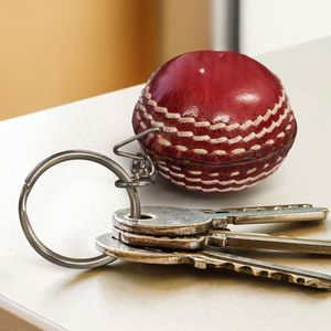พวงกุญแจลูกบอลคริกเก็ตสำหรับรถยนต์และกุญแจบ้านพวงกุญแจอุปกรณ์เล่นคริกเก็ตขนาดเล็กอเนกประสงค์ออกแบบโลโก้ได้ตามต้องการ - Product Image 6
