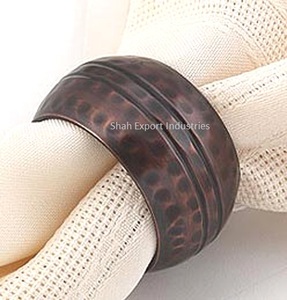 Rond de serviette en laiton doré martelé Design forme ronde pour la fête de mariage spécial dîner Table décor porte-serviettes - Product Image 2