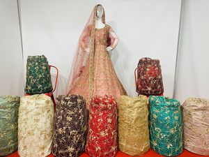 Superbe robe de mariée élégante pour adultes robe de bal en filet de mariée longue et lourde évasée pierres Jarkan Dupatta détaillant vêtements Salwar - Product Image 2