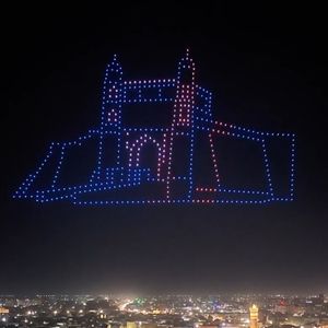 โดรนแสดงแสงสี <span class=keywords><strong>MMC</strong></span> Professional Industrial (OEM) พร้อมไฟ LED 100 ดวง ปรับแต่งกิจกรรมได้สำหรับงานอีเว้นท์/งานแต่งงาน/คอนเสิร์ต - Product Image 3