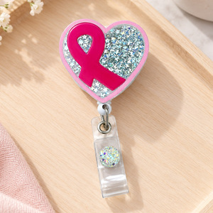 Porta credenciales de acrílico con clip y diseño de corazón rosa con brillantina para enfermeras y personal médico - Product Image 2