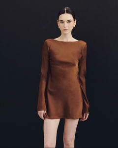 Elegante Vestido Mini de Satén Color Caramelo - Seductor Vestido de Manga Larga con Cuello Barco Hecho en Vietnam - Product Image 1