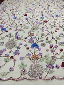 Tissu de haute qualité importé, orné de perles faites à la main, avec des perles lourdes, caractéristique unique pour les robes de soirée élégantes - Product Image 3