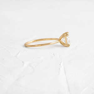 Princesa Corte Solitario Anillo de compromiso Moissanite Solitario Anillo - Product Image 5