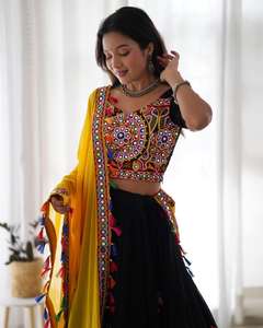 Vente en gros Nouveau Designer Navratri Spécial Faux Georgette Belle Chine Point Avec Séquence Travail Top Et Lehenga Pour Le Festival - Product Image 3