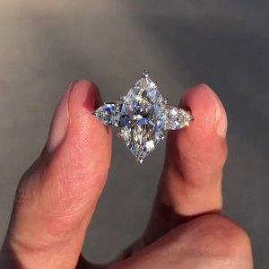 Bague de fiançailles à trois pierres en diamant de laboratoire Marquise 3.80tcw, couleur D-E-F, clarté VVS-VS, certifiée IGI - Product Image 1