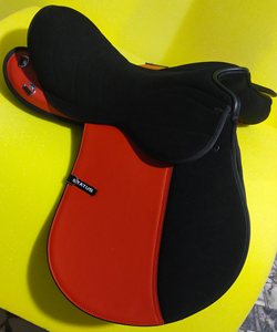 Sillín de resistencia de caballo sintético de estado cómodo, árbol de plástico irrompible, herrajes niquelados, ecuestre inglés, todo - Product Image 1