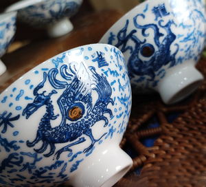 Juego de Tazas de Café de Porcelana Azul y Blanca Tradicional China, 5 Piezas con Diseño de Logotipo, Apto para Lavavajillas y Microondas, Juego de Regalo Empresarial - Product Image 3