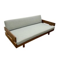 Canapé moderne carré deux places avec accoudoirs géométriques en bois, coussins en velours rembourrés, idéal pour les espaces de détente et de bureau élégants