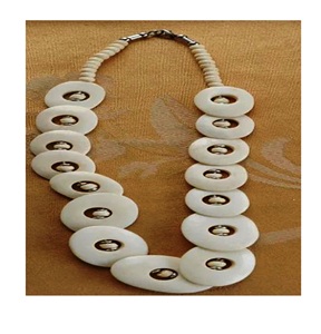 Collier de perles en bois colorées Vêtements Collier en corne de buffle naturelle Produit indien fait à la main - Product Image 4