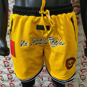 Pantalones cortos de gimnasio de talla grande con bolsillos con cremallera personalizados Cintura con cordón Elástico Patrón sólido Logotipo personalizable Pantalones cortos de malla teñidos lisos - Product Image 1